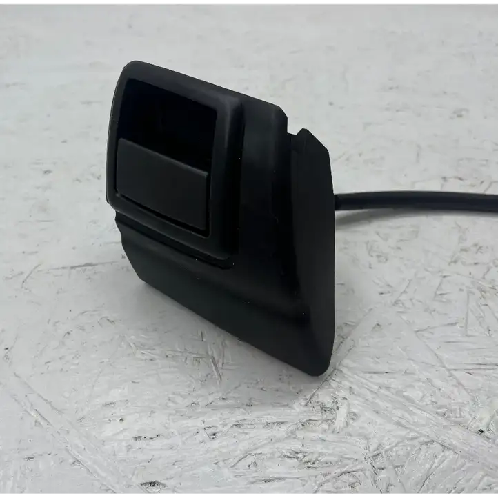 Tesla Model 3 (2017 - 2023) 146724200A Ручка складывания заднего сиденья — фото 9