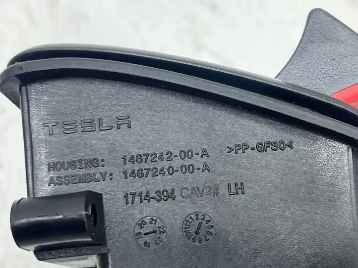 Tesla Model 3 (2017 - 2023) 146724200A Ручка складывания заднего сиденья — фото 14