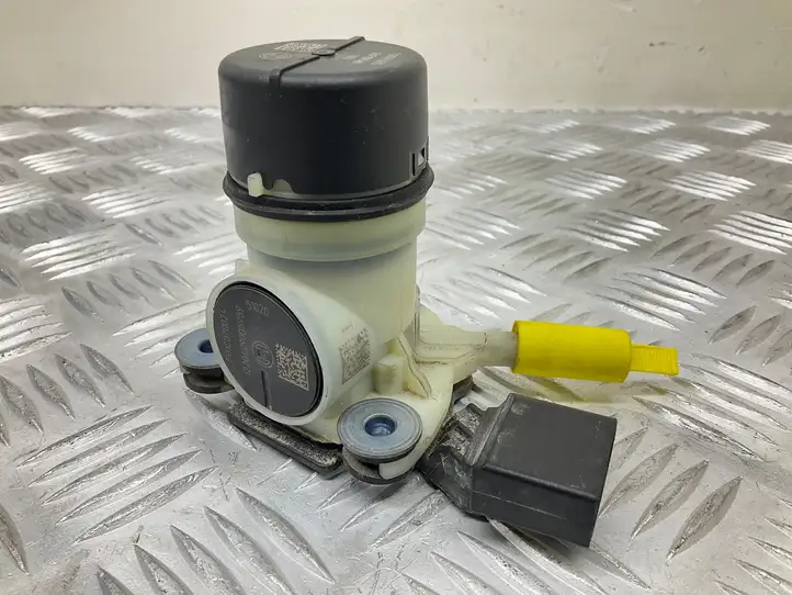 Volkswagen PASSAT B8 (2015 - ) F01C070035 Насос AdBlue — фото 1