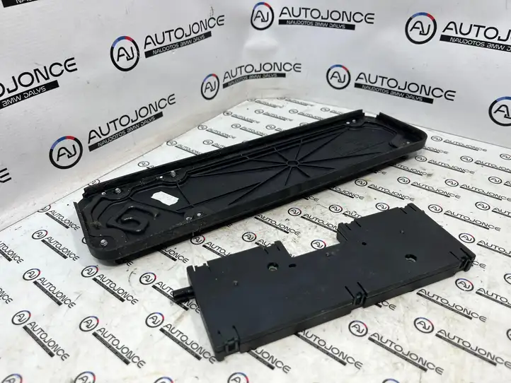 BMW 3 E90 E91 (2005 - 2012) 9193841 Усилитель антенны — фото 2