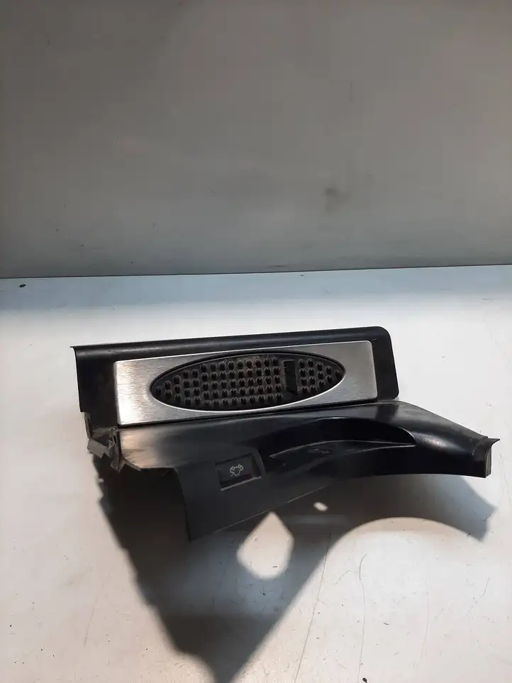 BMW 5 E39 (1996 - 2003) 8159517 Подставка для ноги — фото 2