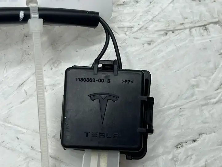 Tesla Model 3 (2017 - 2023) 109959200F Датчик занятости сиденья — фото 4