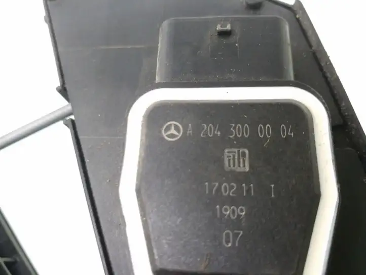 Mercedes-Benz C W204 (2007 - 2014) A2043000004 Педаль акселератора — фото 4
