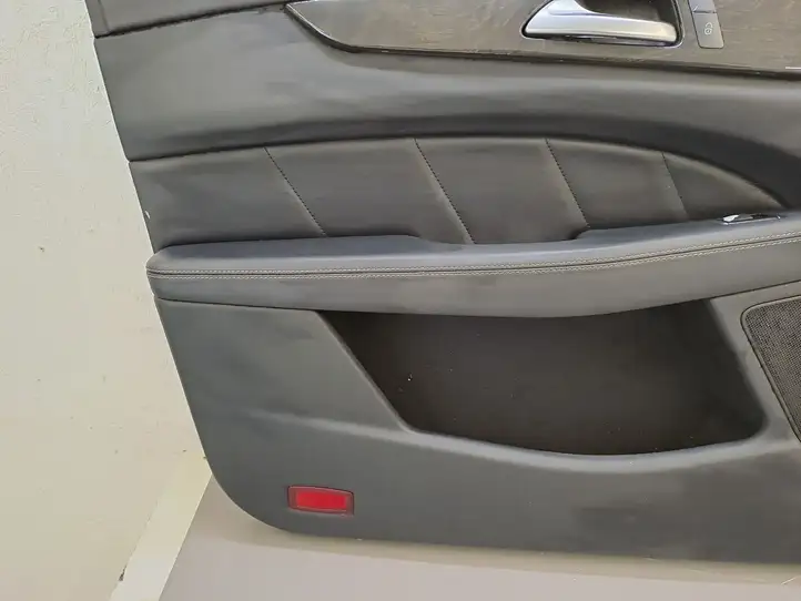 Mercedes-Benz CLS C218,X218 (2011 - 2017) A2187270148 Обшивка передней двери — фото 2