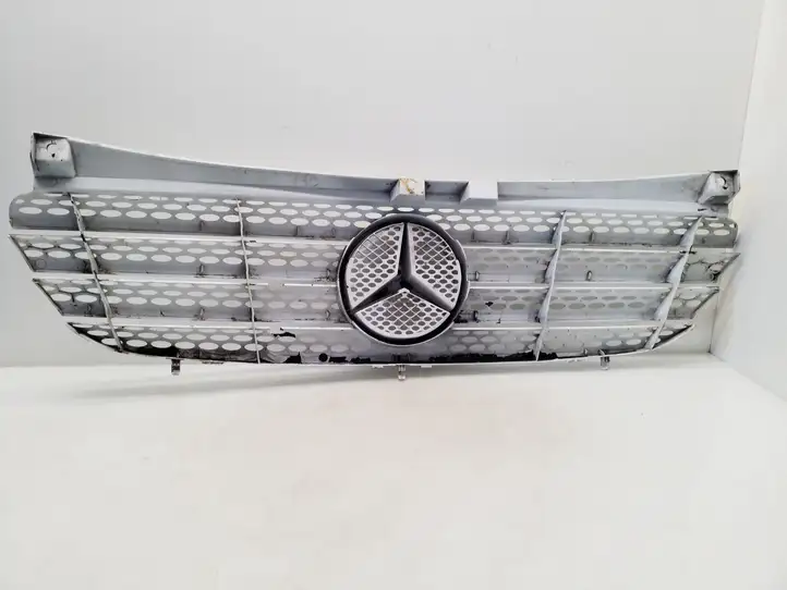 Mercedes-Benz Vito Viano W639 (2003 - 2010) A6398800185 Передняя решетка — фото 12