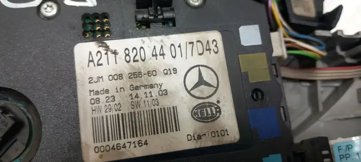 Mercedes-Benz E W211 (2002 - 2009) A2118204401 Передняя подсветка — фото 5