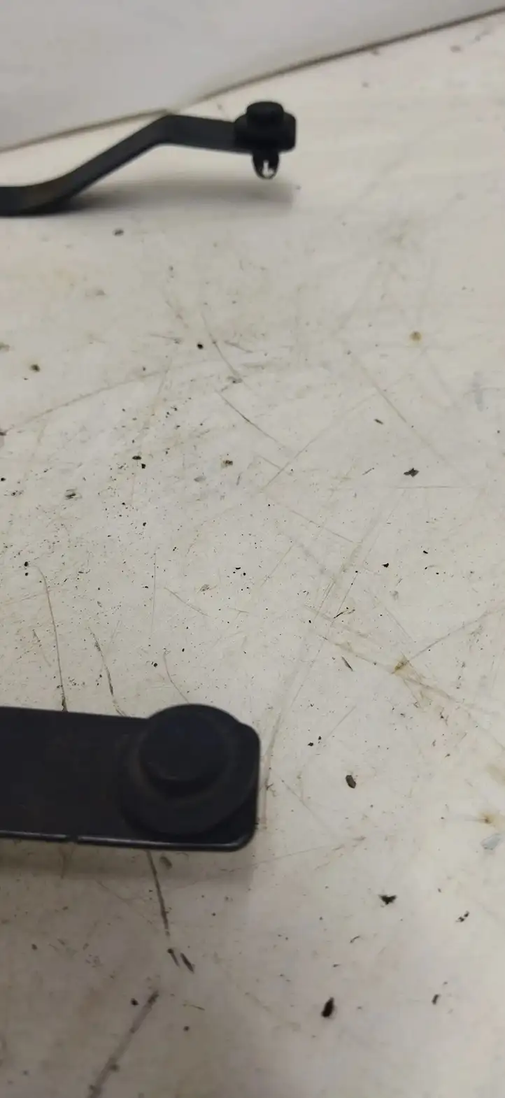 Subaru Outback (BS) (2014 - 2019) Клипса крепления коврика — фото 3