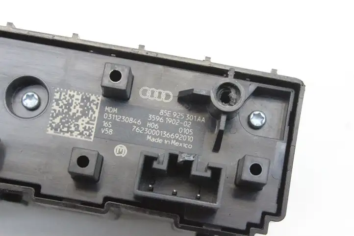 Audi Q4 Sportback e-tron (2021 - ) 85E925301AA Включатель аварийных фонарей — фото 4
