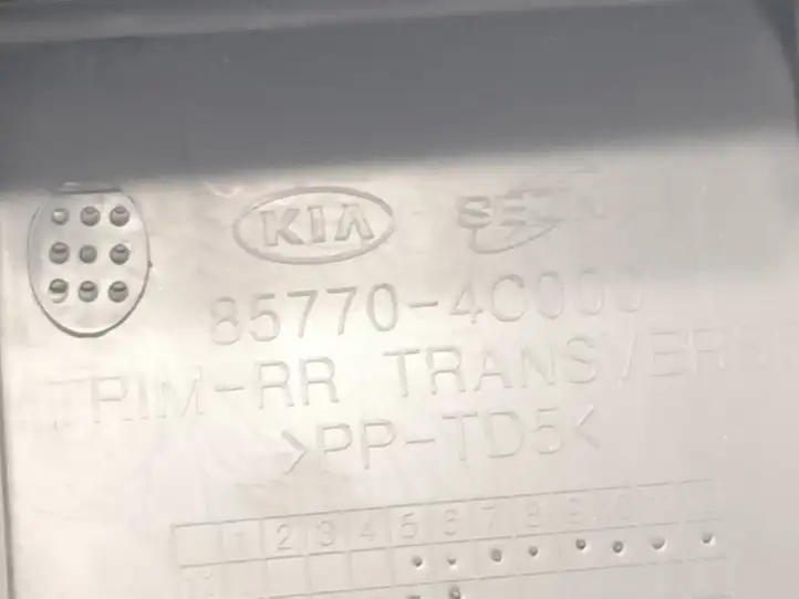 Kia Optima (2010 - 2013) 857704C000 Отделка порога багажника — фото 2