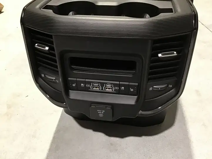 Dodge Ram (2018 - ) Комплект салона — фото 21