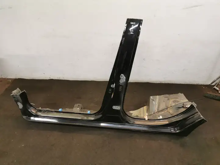 Toyota Yaris (2014 - 2019) Передний порог кузова — фото 1