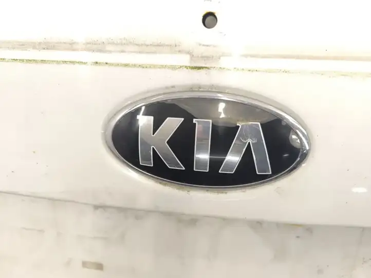 Kia Optima (2010 - 2013) Крышка багажника — фото 5