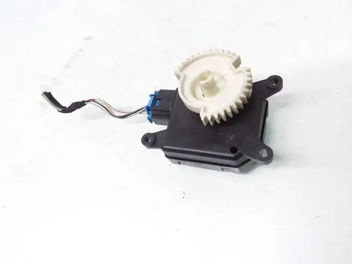 Skoda Fabia Mk1 (6Y) (1999 - 2007) 309368300 Двигатель задвижки потока воздуха — фото 2