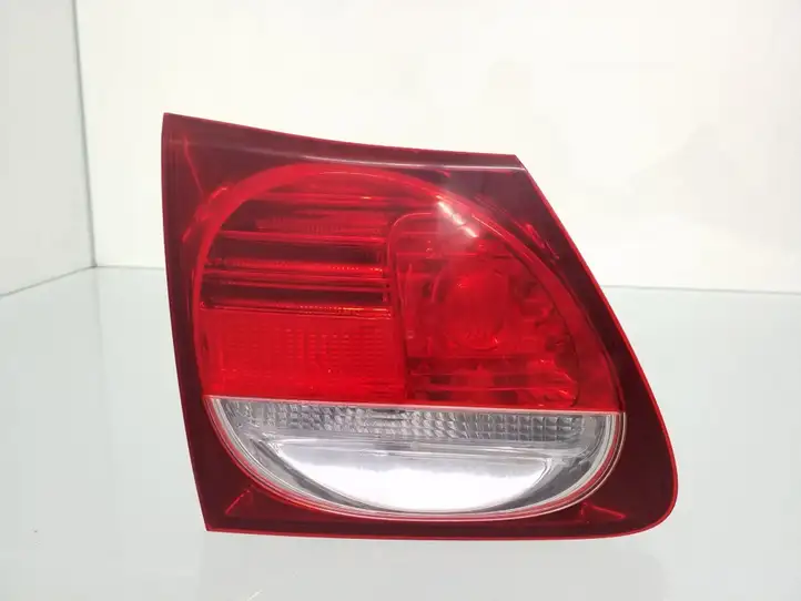 Lexus GS 300 350 430 450h (2004 - 2007) Задний фонарь в крышке багажника — фото 1