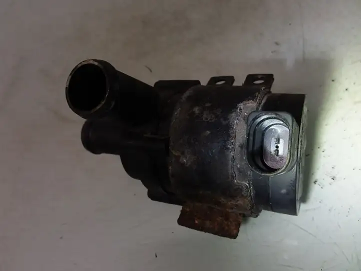 Audi A6 Allroad C5 (2000 - 2006) 078121601A Электроциркуляционный насос — фото 4