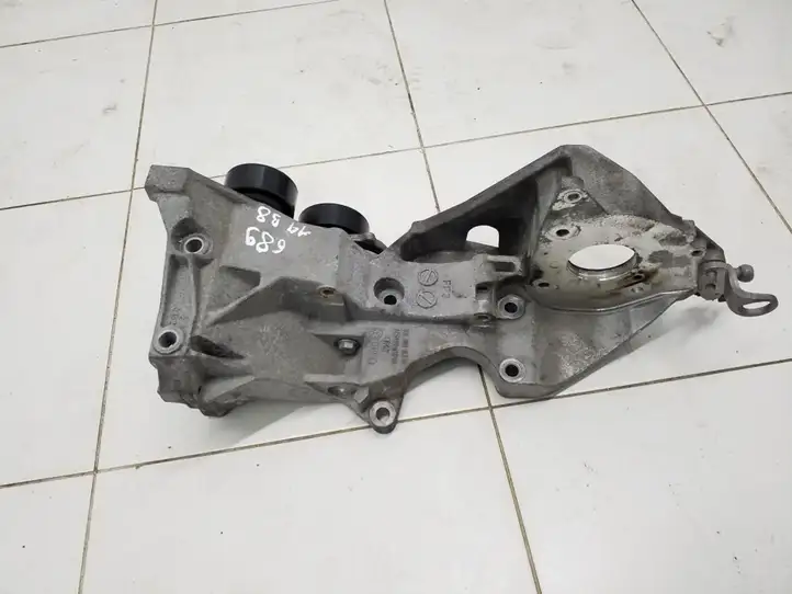 Audi A4 S4 B8 8K (2011 - 2015) 03L903143R Кронштейн генератора — фото 1
