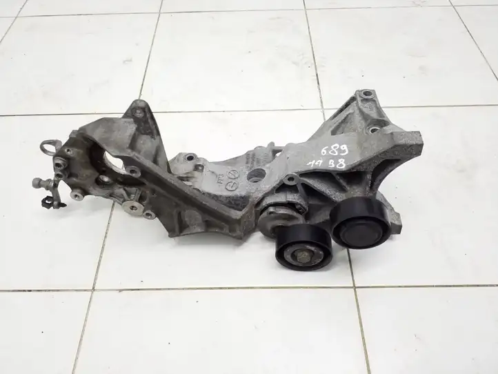 Audi A4 S4 B8 8K (2011 - 2015) 03L903143R Кронштейн генератора — фото 2