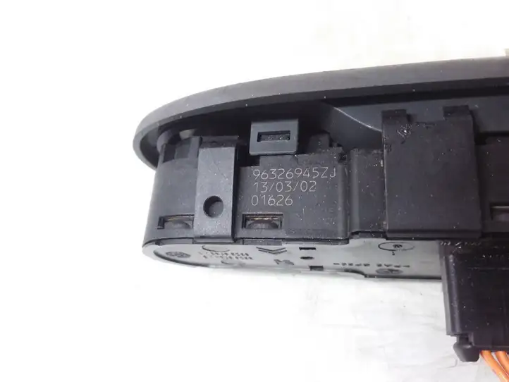 Citroen C5 (2001 - 2004) 96326945ZJ Блок кнопок стеклоподъемников — фото 3