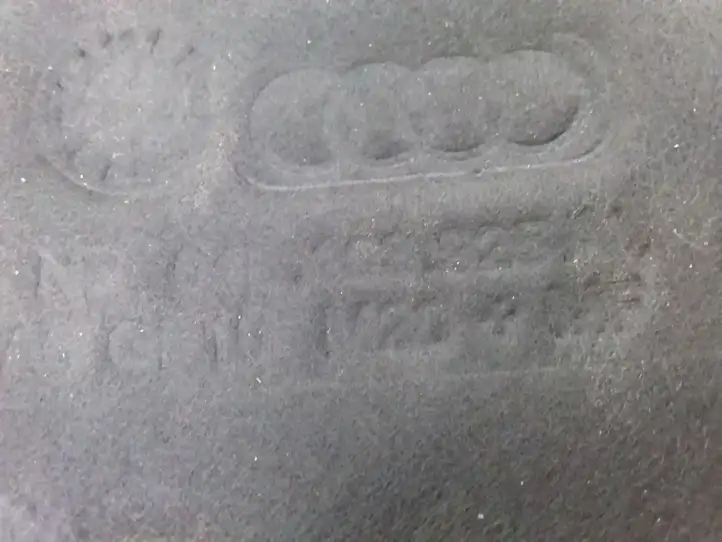 Audi Q5 SQ5 (2012 - 2017) 04L103925AL Крышка двигателя декоративная — фото 3