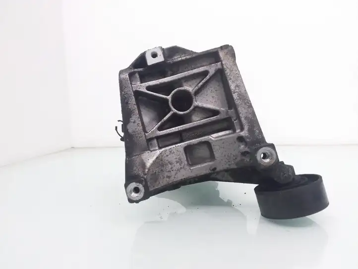 Audi A4 S4 B6 8E 8H (2000 - 2006) 03G903139D Кронштейн генератора — фото 6