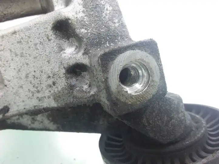 Audi A4 S4 B6 8E 8H (2000 - 2006) 03G903139D Кронштейн генератора — фото 7