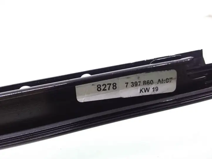 BMW 7 G11 G12 (2015 - 2022) 7397860 Накладка стекла передней двери — фото 2