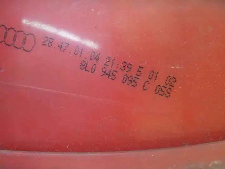 Audi A3/S3 8L (2000 - 2003) 8L0945095C Задний фонарь в кузове — фото 4