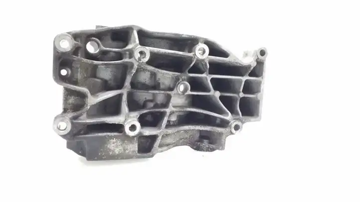 BMW 3 E90 E91 (2005 - 2012) 7802639 Кронштейн генератора — фото 3