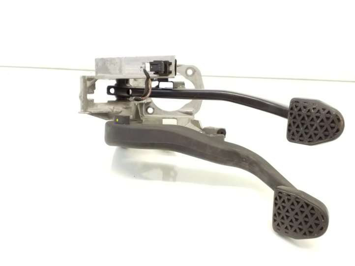BMW 3 E90 E91 (2005 - 2012)  6757637 Педаль