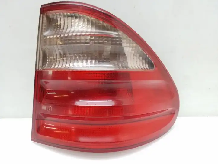 Mercedes-Benz E W210 (1995 - 2002) A2108205464 Задний фонарь в кузове — фото 1