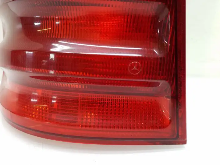 Mercedes-Benz E W210 (1995 - 2002) A2108206764 Задний фонарь в кузове — фото 6