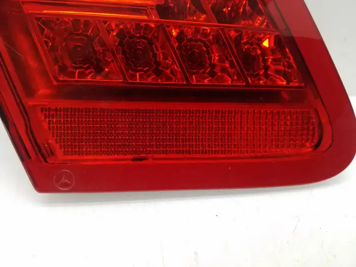 Mercedes-Benz E W212 (2009 - 2016) A2128200764 Задний фонарь в крышке багажника — фото 2