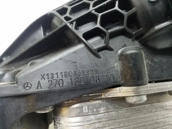 Mercedes-Benz CLA C117,X117,W117 (2013 - 2019) A2701800810 Кронштейн масляного фильтра — фото 9