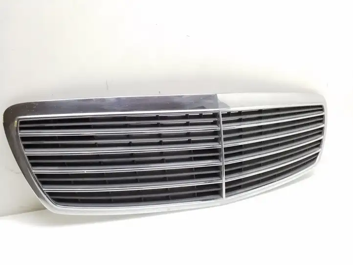 Mercedes-Benz E W211 (2002 - 2009) A2118800283 Передняя решетка — фото 4