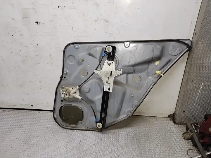 Seat Ibiza III (6L) (2002 - 2008) 6L4839751S Механический стеклоподъемник задней двери — фото 3