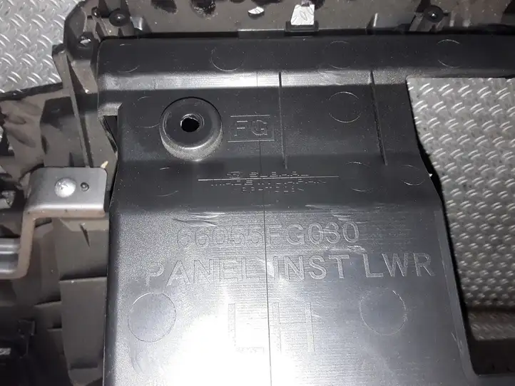 Subaru Forester SH (2008 - 2013) 66055FG030 Рамка бардачка — фото 3