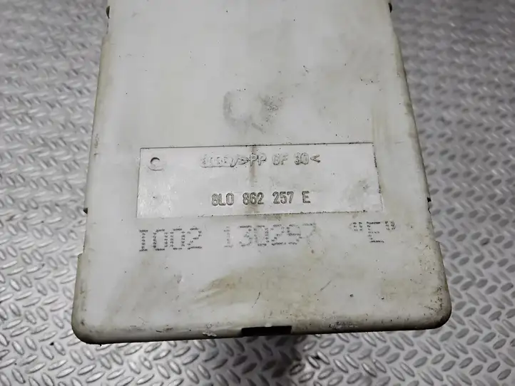 Audi A3/S3 8L (1996 - 2000) 8L0862257E Вакуумный насос центрального замка — фото 2