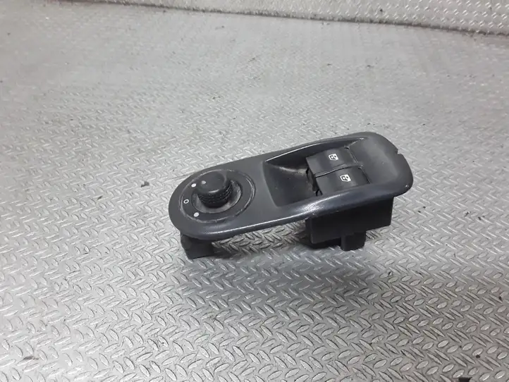 Opel Vivaro (2001 - 2006) 9116523 Кнопка стеклоподъемников — фото 1