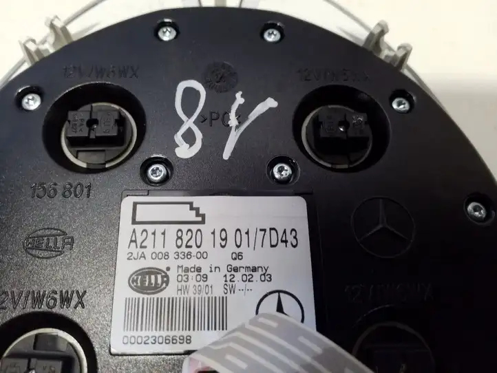 Mercedes-Benz E W211 (2002 - 2009) A21182019017D43 Задняя подсветка — фото 3