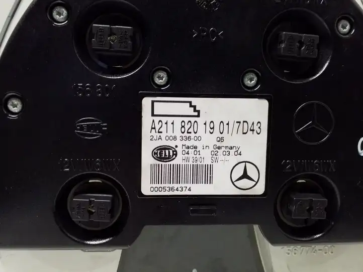Mercedes-Benz E W211 (2002 - 2009) A2118201901 Задняя подсветка — фото 3