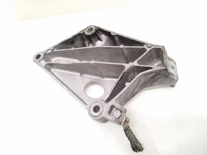 BMW 3 E90 E91 (2005 - 2012) 677504101 Кронштейн двигателя — фото 2