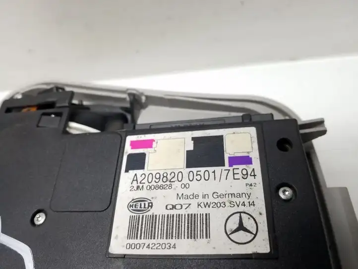 Mercedes-Benz CLK A209,C209 (2002 - 2009) A2098200501 Передняя подсветка — фото 3