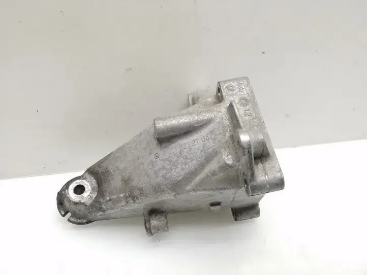 Mercedes-Benz C W204 (2007 - 2014) A2712232704 Кронштейн двигателя — фото 1