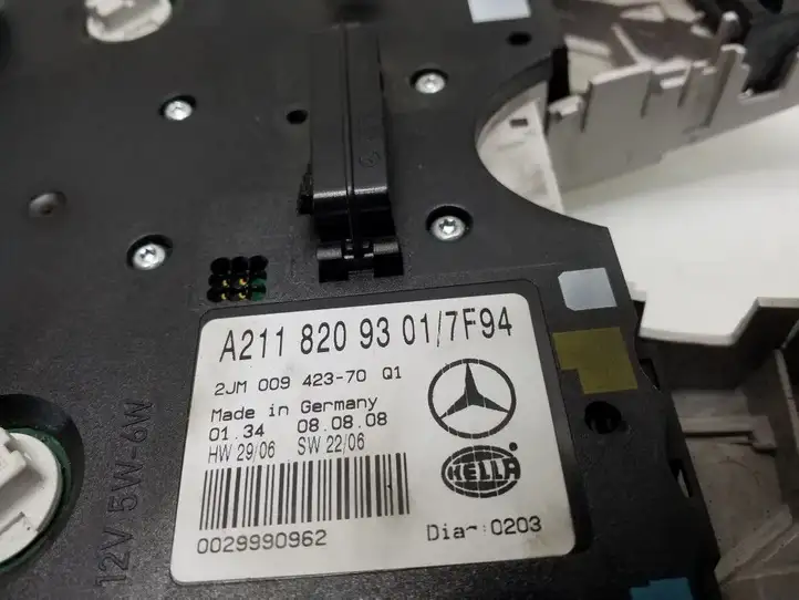 Mercedes-Benz E W211 (2002 - 2009) A2118209301 Передняя подсветка — фото 3