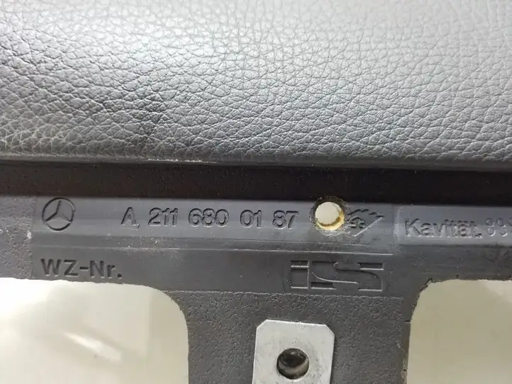 Mercedes-Benz E W211 (2002 - 2009) A2116800187 Нижняя отделка панели приборов — фото 9