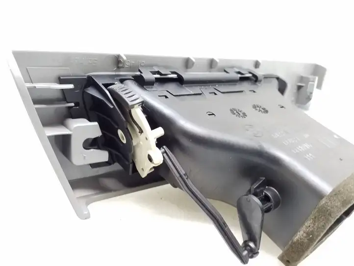 BMW 3 E90 E91 (2005 - 2012) 64229130 Боковой воздушный дефлектор — фото 8