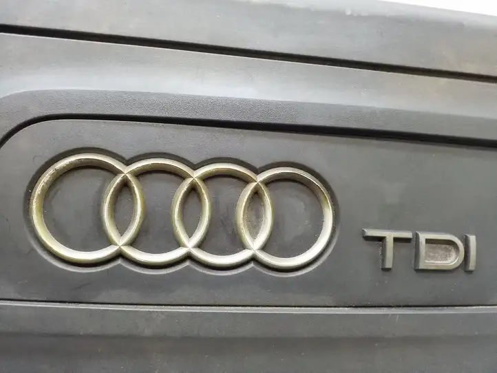 Audi A3/S3 8P (2008 - 2013) 03L103925AA Крышка двигателя декоративная — фото 6