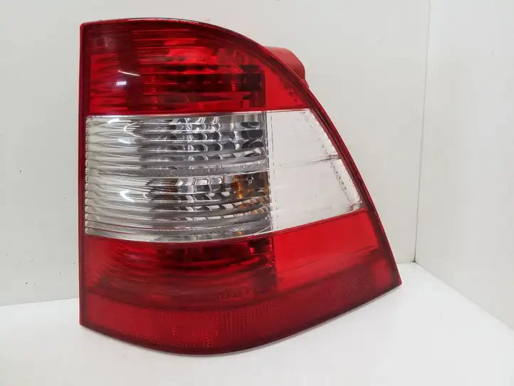Mercedes-Benz ML W163 (1997 - 2005) A1638200177 Задний фонарь в кузове — фото 7