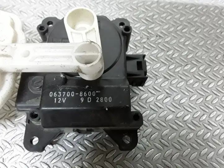 Toyota Avensis Verso (2004 - 2009) 0637008600 Двигатель задвижки потока воздуха — фото 2