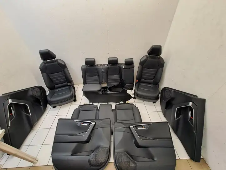 Toyota RAV 4 (XA50) (2018 - ) 67614X1B18 Комплект салона — фото 1